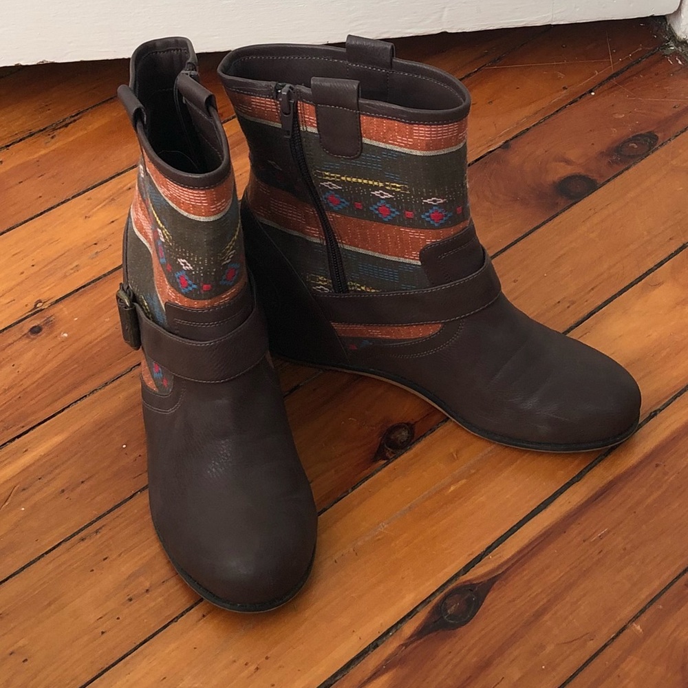 80%20 hidden wedge boots